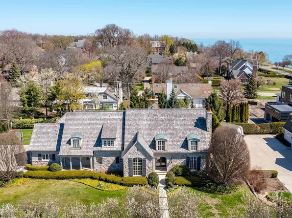 2 Cherry Hurst Ln, Grosse Pointe Farms, MI 48236
