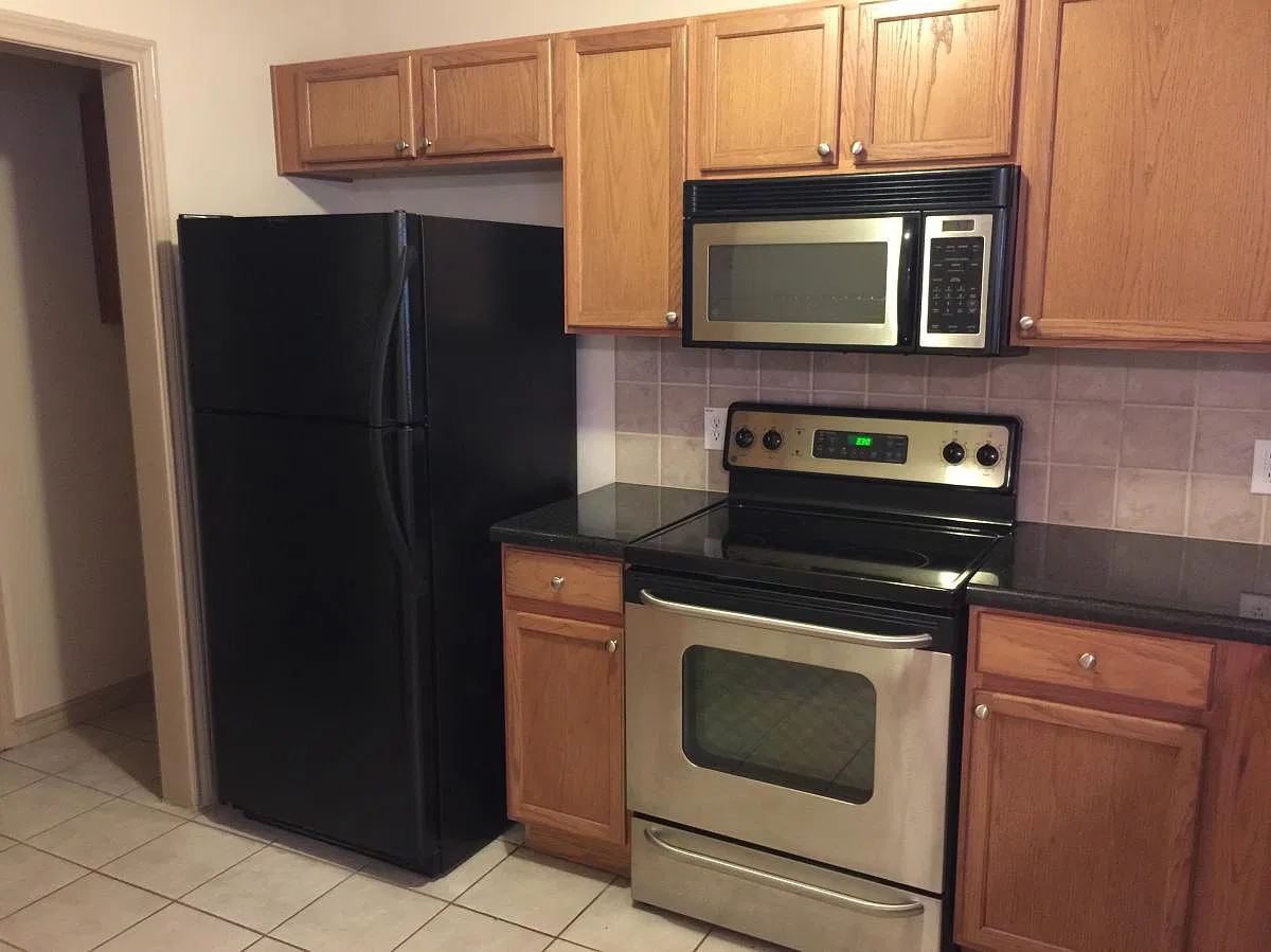 3 bed, 2.5 bath, 1409 sqft, $1,950 — Photo 2