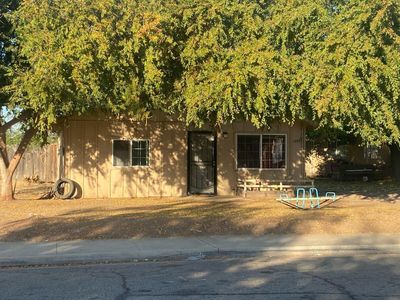 1051 12th St, Orange Cove, CA, 93646