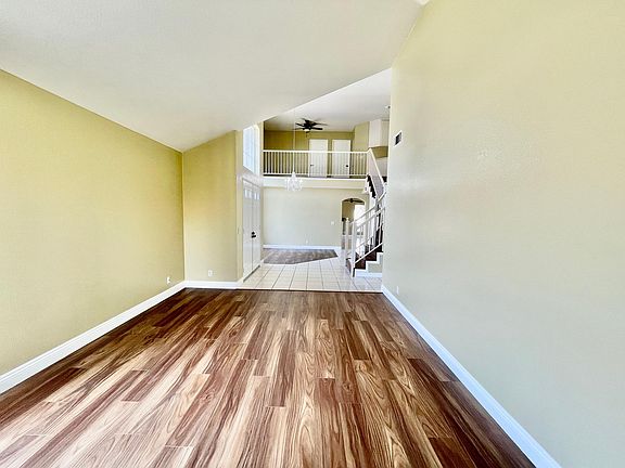 3rd image of 1323 Green Island St