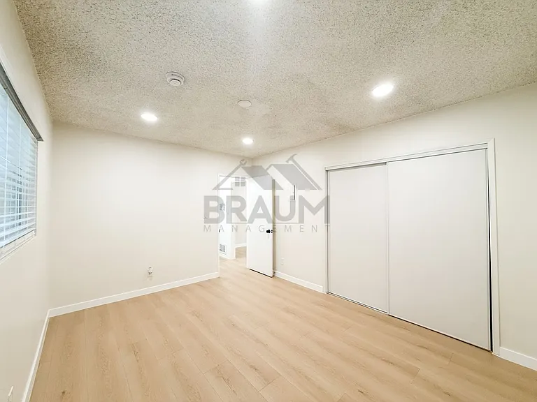 18350 NAPA ST. — Photo 18
