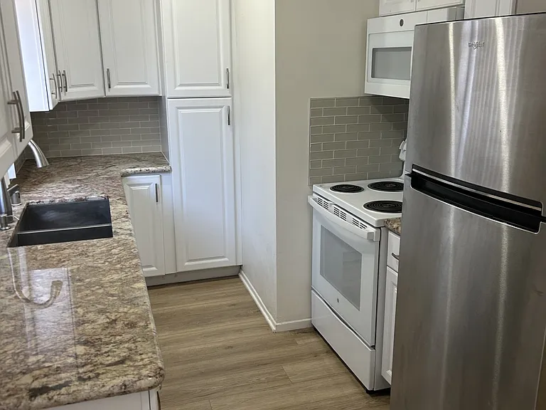 21110 Wood Ave #D — Photo 4
