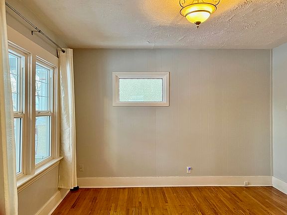 4th image of 11638 92nd St NW
