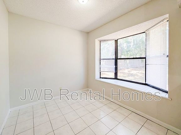 5th image of 6073 Cranberry Ln E