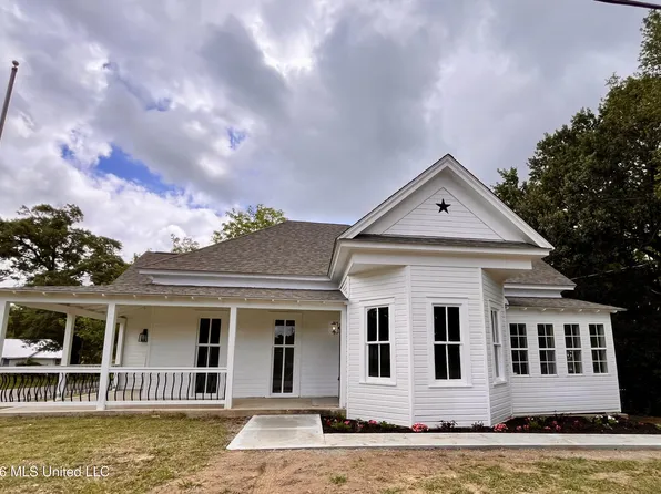 103 S 3rd St, Wiggins, MS 39577