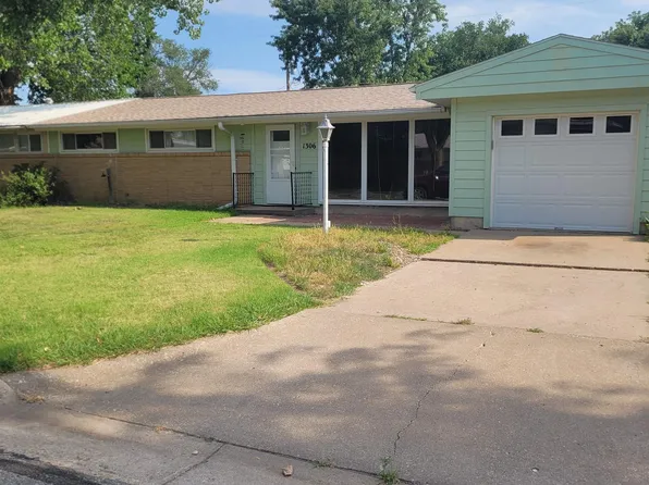 1306 Hartford St, Salina, KS 67401