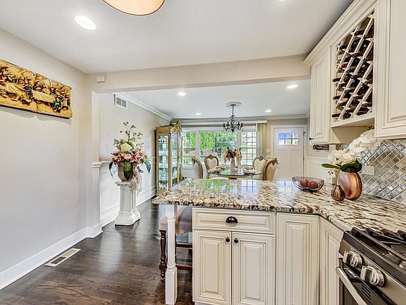 4th image of 8602 Oak Park Ave