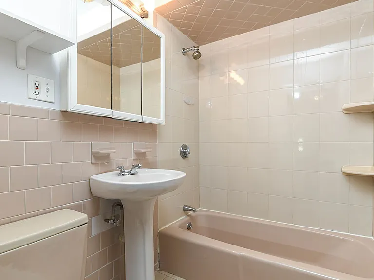23 Weitz St #1 — Photo 4
