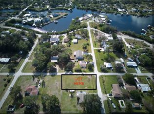 201 6th St NW, Ruskin, FL 33570