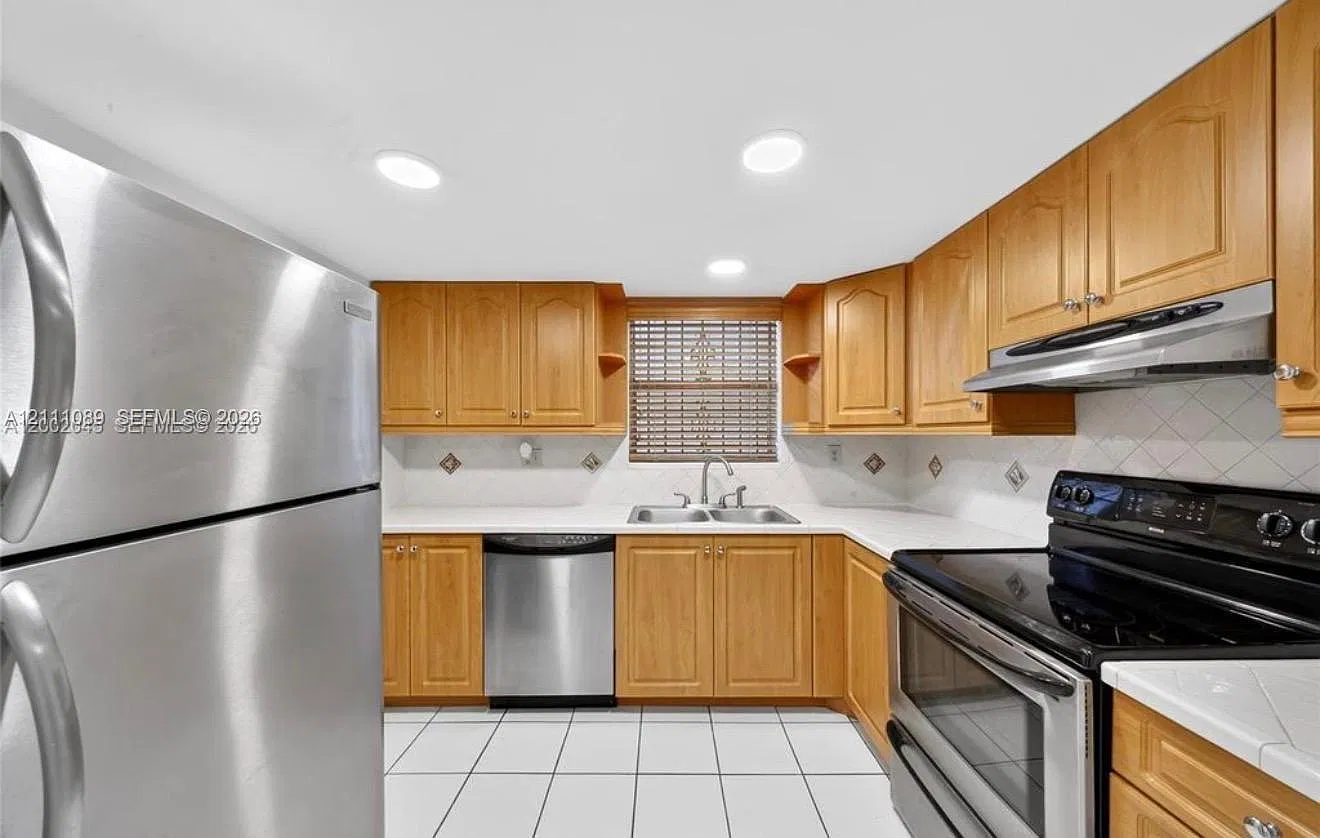 Park East Condo — Photo 2