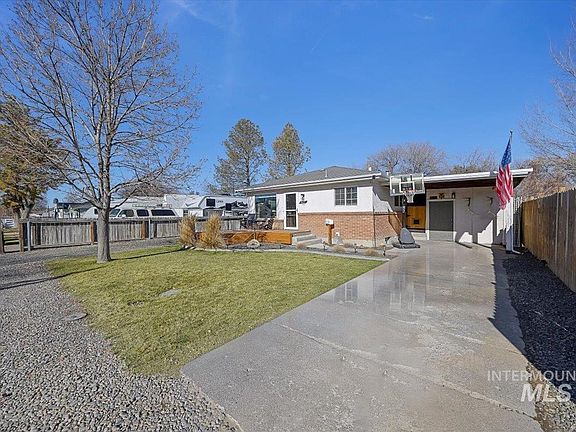 3rd image of 1625 4th Ave E