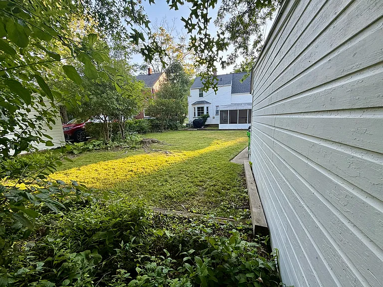 1561 Maywood Rd — Photo 4