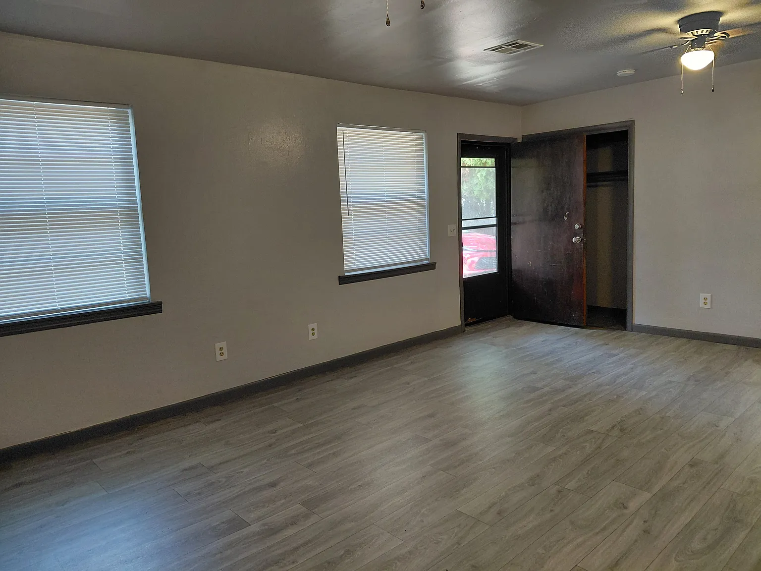 2 bed, 1044 sqft, $1,050 — Photo 2