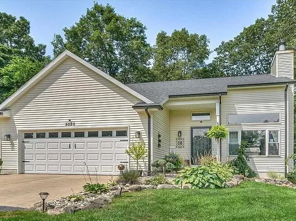 5020 Roundtree Dr, Middleville, MI 49333