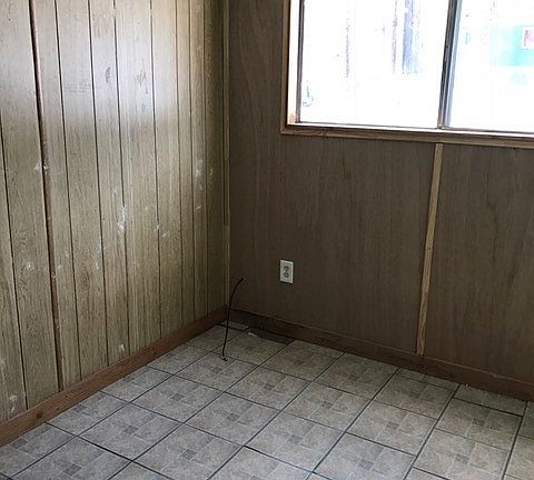 4th image of 397 W Plumas Ave