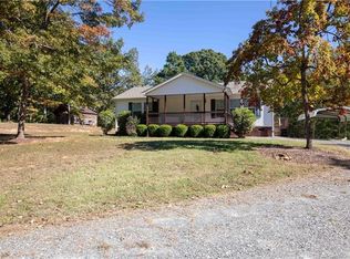 3020 Kingsburry Rd, Clover, SC 29710