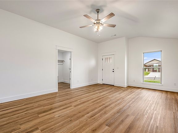 5th image of 1719 Farmer St