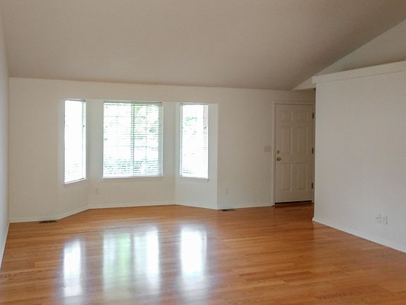 3rd image of 2588 Hoodoo Dr NW