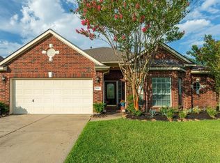 826 N Elder Grove Dr, Pearland, TX 77584
