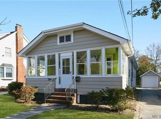 4 Sylvan Pl, Valley Stream, NY 11581