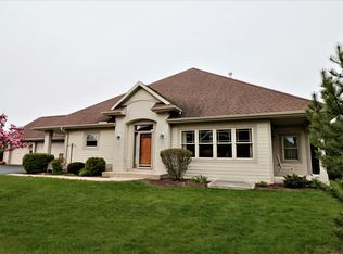 8017 S Patricia Ct, Franklin, WI 53132