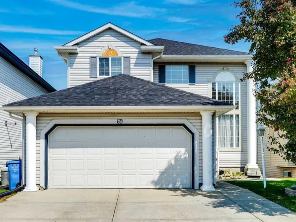 69 W Coral Springs Park NE, Calgary, AB T3J 3Y3