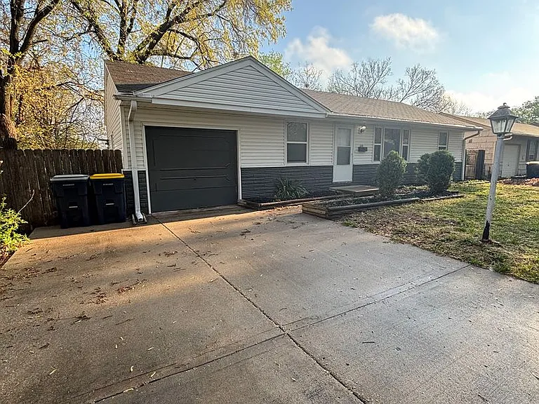 5906 E 99th Ter — Photo 3
