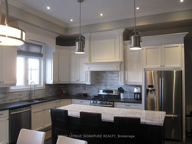 18B Algoma St — Photo 16