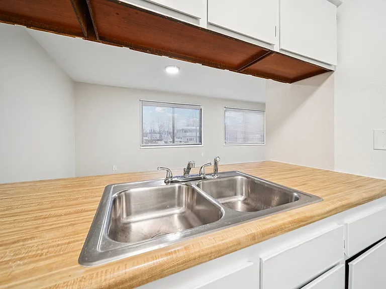 Nicole Apartments — Photo 9