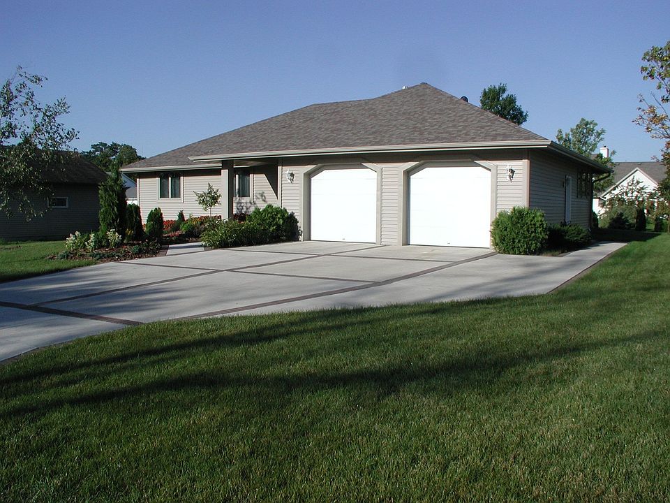 628 Carriage Hill Dr Watertown WI 53098 Zillow