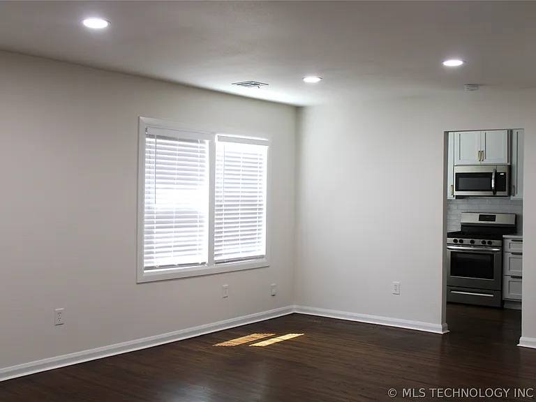 1428 S Harvard Ave — Photo 4