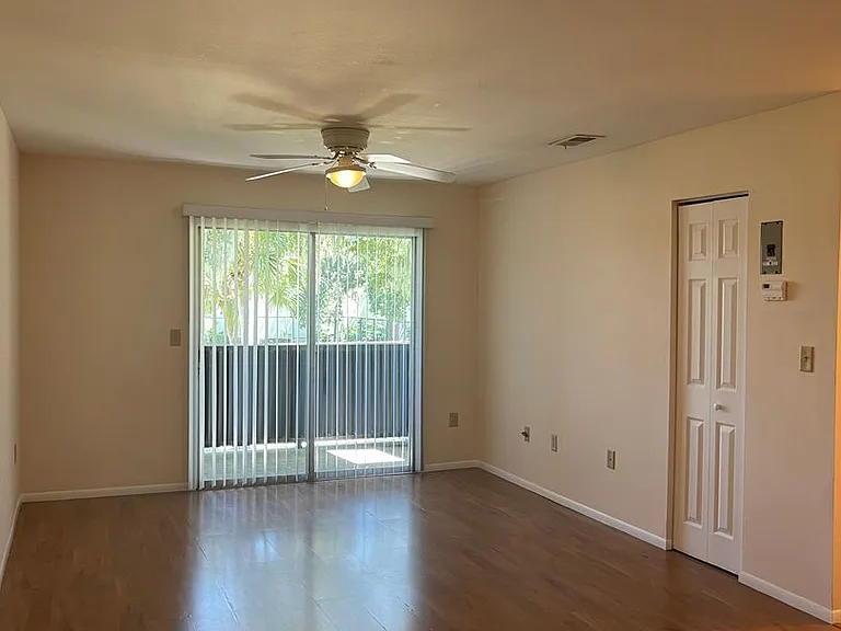 926 Lake Destiny Rd #G — Photo 3