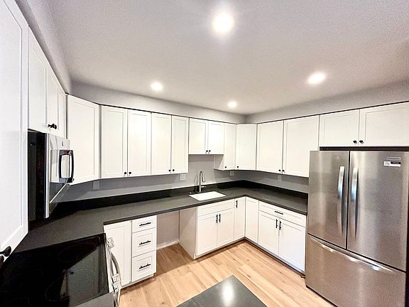 2nd image of 1430 Almond Ave #3