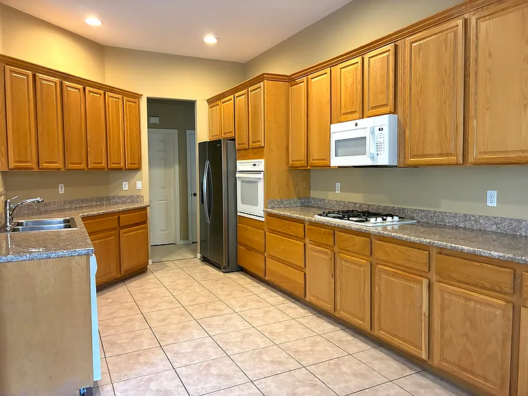 2275 Moresca Ave — Photo 14