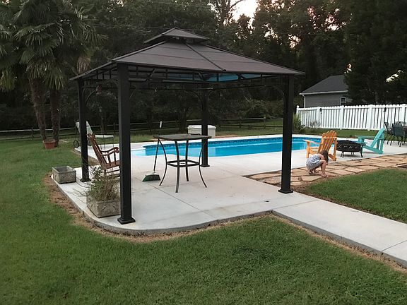 3rd image of 16 Montague Cir