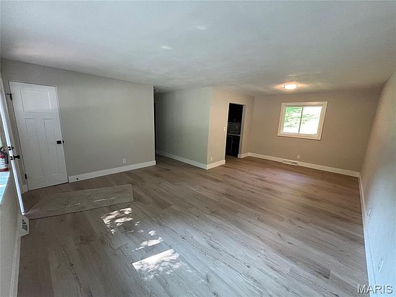 4th image of 31 Highwood Dr