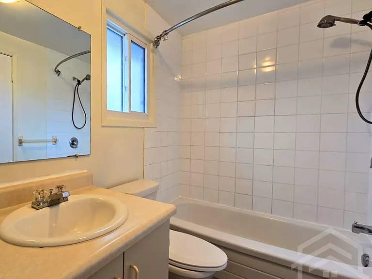458 Springbank Ave N #2 — Photo 9