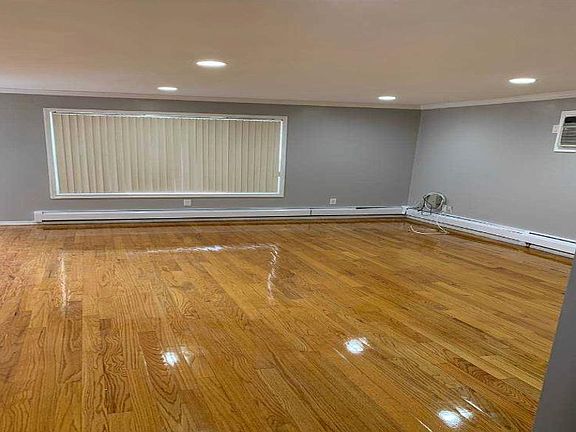 4th image of 13525 223rd St #1