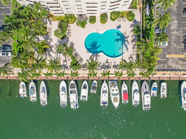 90 Edgewater Dr APT 1105, Coral Gables, FL 33133