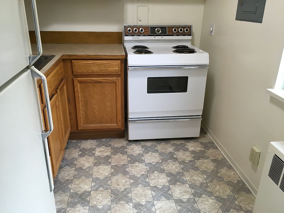 2nd image of 702 E 1st Ave
