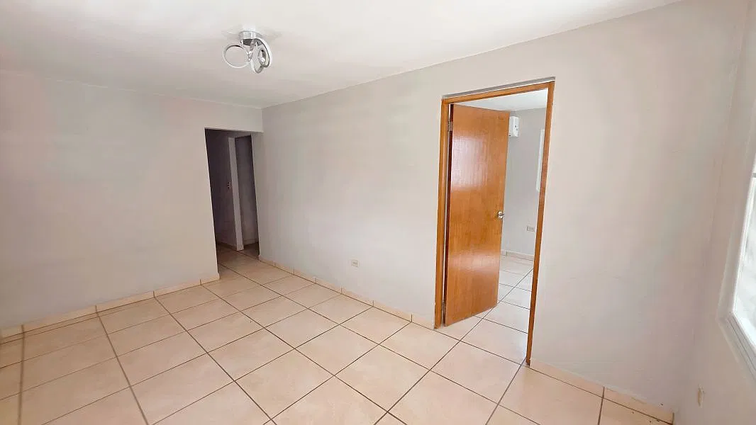 3 bed, 1.0 bath, 1380 sqft, $1,200 — Photo 3