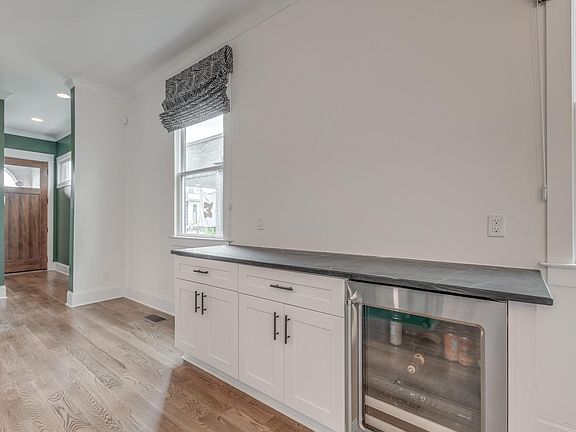 3rd image of 910 15th Ave S #A