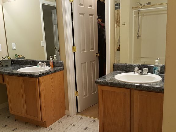 MstBth vanity walkin closet