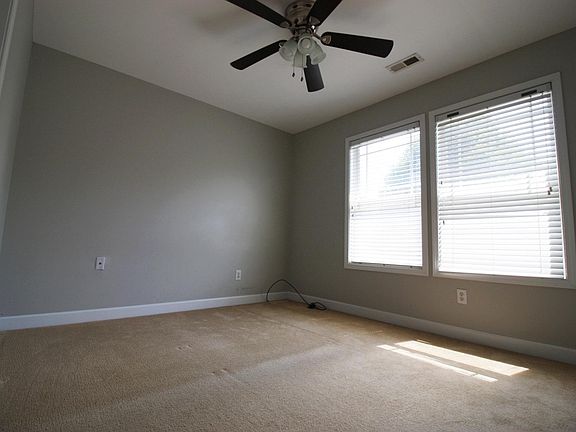 Back bed w/full Bath