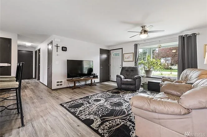18232 SE 262nd Pl — Photo 4