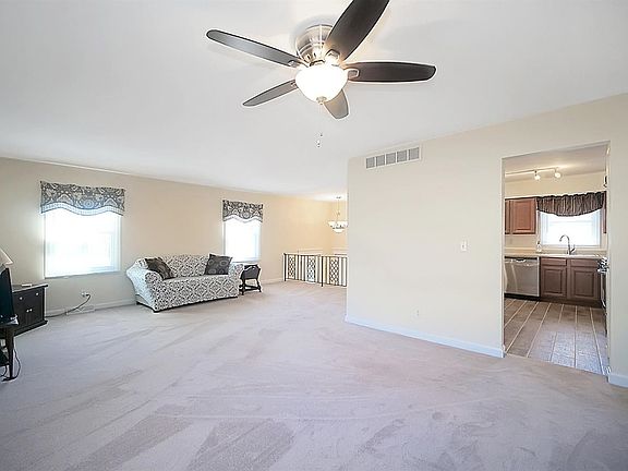 3rd image of 13602 Ivy St