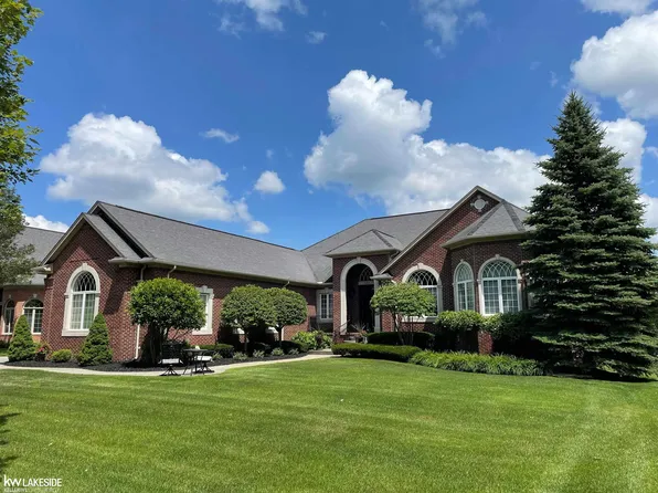 61266 Admiral Dr, Washington, MI 48094