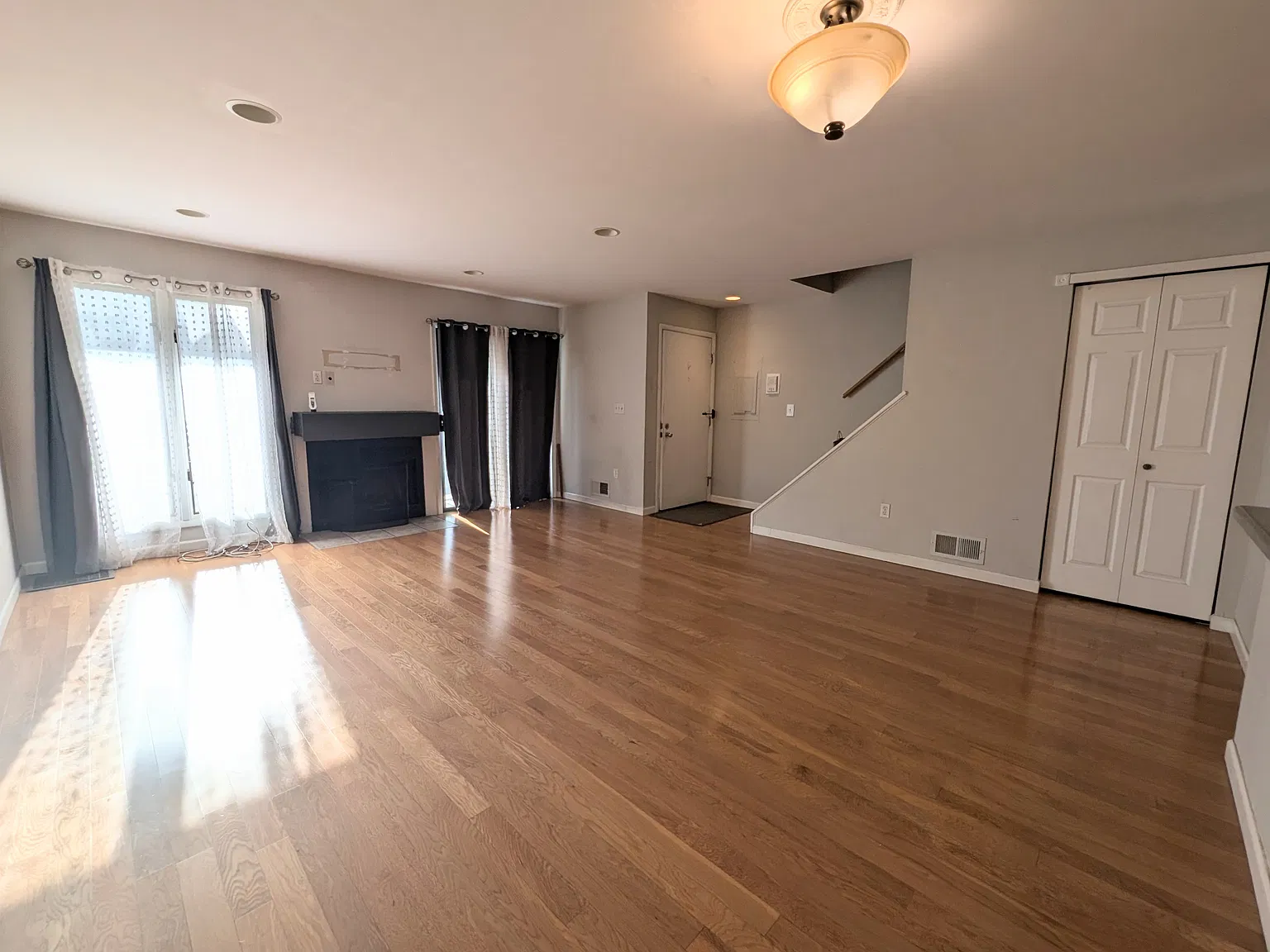 2 bed, 1116 sqft, $2,880 — Photo 3