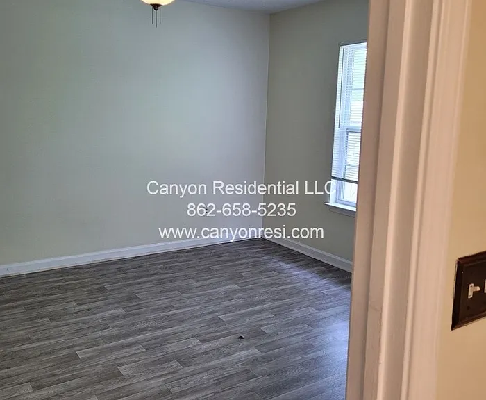 461 Bedford Knoll Dr — Photo 13