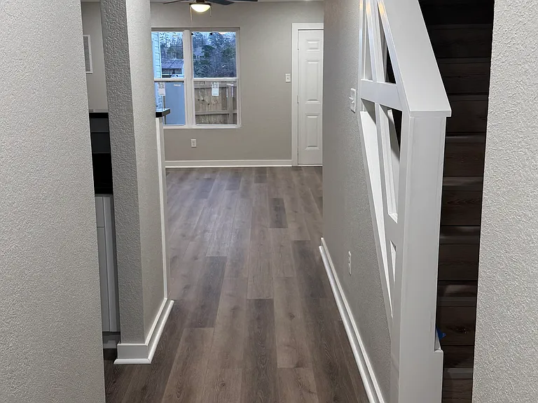 1921 Sanford Dr — Photo 2